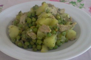 Mancarica din muschi de vita cu mazare si cartofi