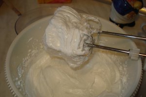 Mini Pavlova cu vanilie si krant