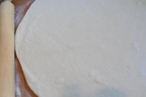Pizza cu carnati