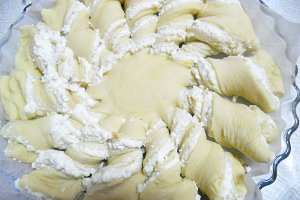 Plăcintă cu brânză dulce şi stafide „ Floarea soarelui”