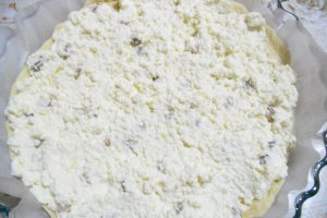 Plăcintă cu brânză dulce şi stafide „ Floarea soarelui”