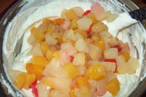 Prajitura cu crema de vanilie si fructe