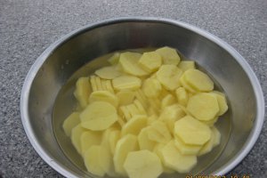 Zwiebelrostbraten(Friptura de vita cu ceapa prajita) si cartofi gratin
