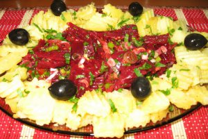 Salata marocana de cartofi si sfecla rosie