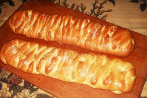 Strudel din aluat dospit cu mere