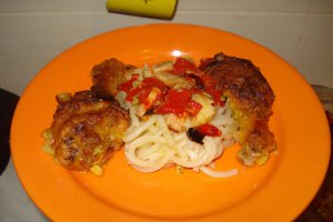 Ciocanele de pui impanate cu sunca si usturoi