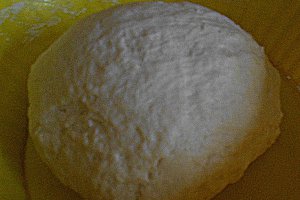 Pizza cu prosciutto crudo si anghinare