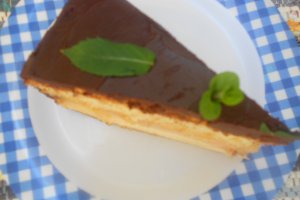 Tort de pere cu crema ganache