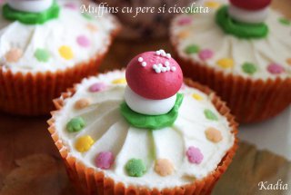 Muffins cu pere si ciocolata