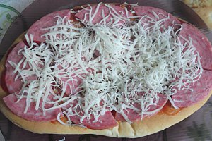 Pizza pe blat de lipie