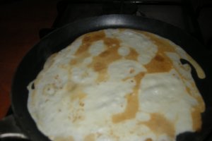 Clatite cu toping de caramel