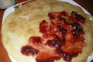 Clatite cu toping de caramel
