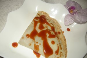 Clatite cu toping de caramel