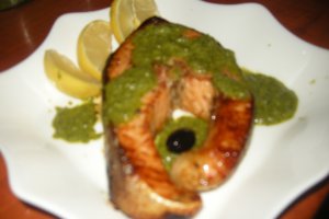 Medalion de somon cu sos gremolada