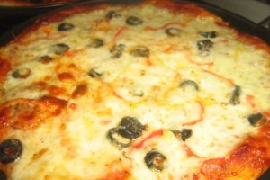 Pizza cu mozarella si ardei