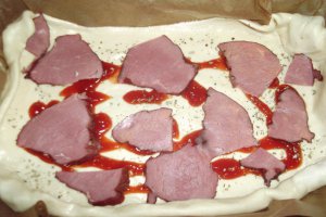 Pizza cu pastrama de vita,ciuperci si dovlecel
