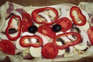 Pizza cu pastrama de vita,ciuperci si dovlecel