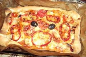 Pizza cu pastrama de vita,ciuperci si dovlecel