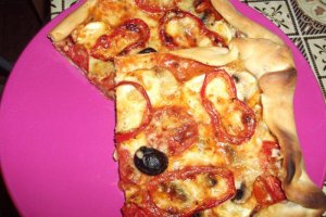 Pizza cu pastrama de vita,ciuperci si dovlecel