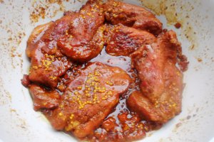 Pulpa de porc la tigaie si cartofi la cuptor