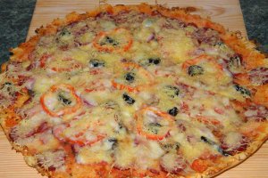 Pizza cu de toate (motaneasca)