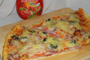Pizza cu de toate (motaneasca)