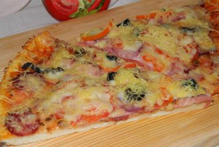 Pizza cu de toate (motaneasca)