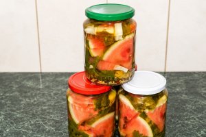 Pepene verde in otet (reteta Motan)