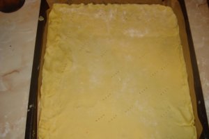 Prajitura cu mere si glazura de ciocolata