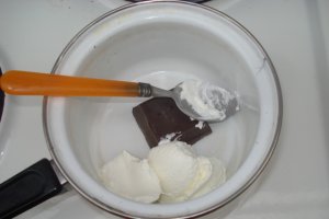 Prajitura cu mere si glazura de ciocolata