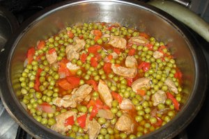 Mancare de mazare cu ceafa de porc