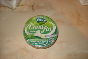 Sandvisuri cu ceva fin de la Delaco, cu verdeata si mozzarella