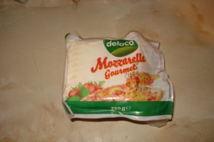 Sandvisuri cu ceva fin de la Delaco, cu verdeata si mozzarella
