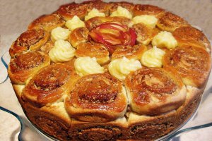 Prajitura "Trandafir", cu mere, nuca si crema de vanilie