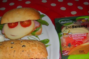 Sandvis cu bacon si cascaval