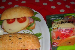 Sandvis cu bacon si cascaval