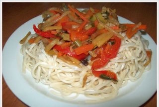 Chow Mein Noodles cu legume chinezesti