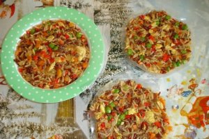 Orez rosu si alb cu legume si creveti