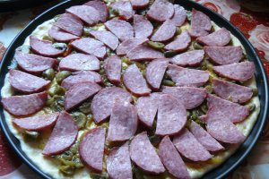 Pizza picantă cu ciuperci