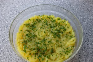 File de cod prajit cu salata de cartofi