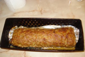 RULADA   DIN  CARNE TOCATA    DE   PORC  CU OUA FIERTE