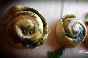 Melci mediteraneeni cu baba ganoush si pesto