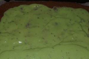 Rulada cu crema de fistic si ciocolata