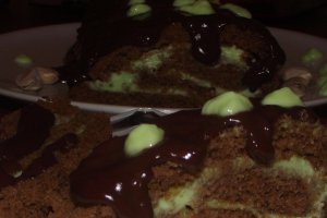Rulada cu crema de fistic si ciocolata