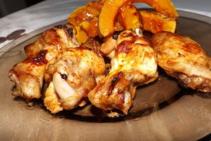 Aripi picante cu garnitura de dovleac copt