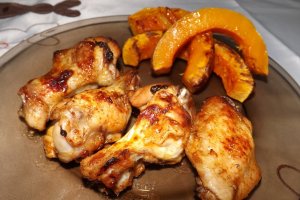 Aripi picante cu garnitura de dovleac copt
