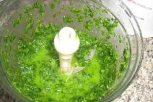Pasta de branza cu telina verde