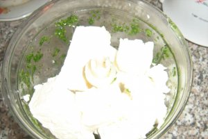 Pasta de branza cu telina verde