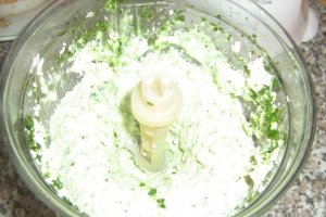 Pasta de branza cu telina verde