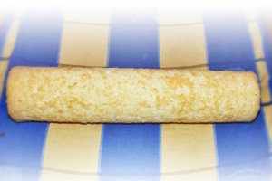 Tort rulada de caise cu ciocolata